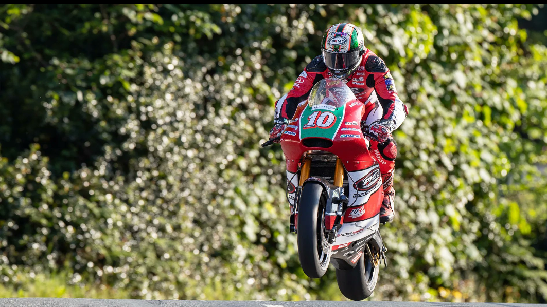 IOMTT, Isle of Man TT, 2023, Supertwin, race2. Hickman
